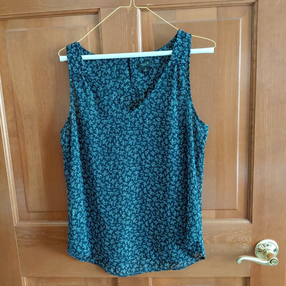 Ann Taylor Sleeveless Blouse  Size Large Petite...Gorgeous flowy fabric!